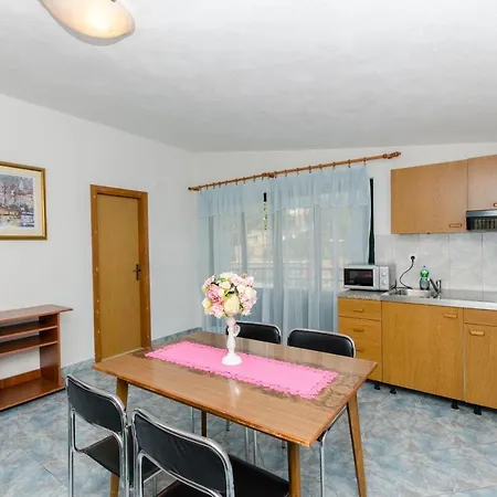 And Ivan Apartamento Makarska